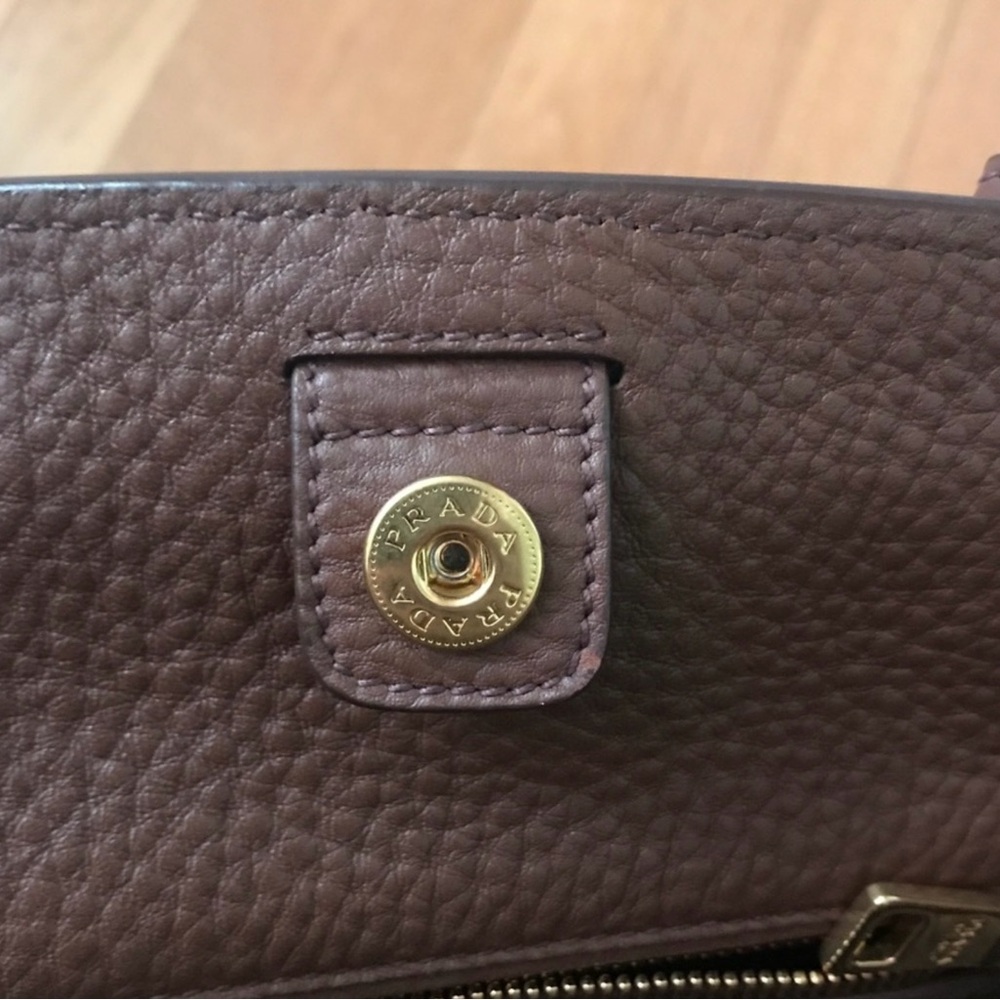 Brown leather 💯 authentic Prada purse - Picture 5 of 11